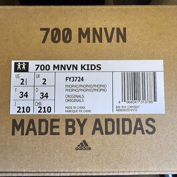 2.5 Boys Yeezy Boost 700 nwt
