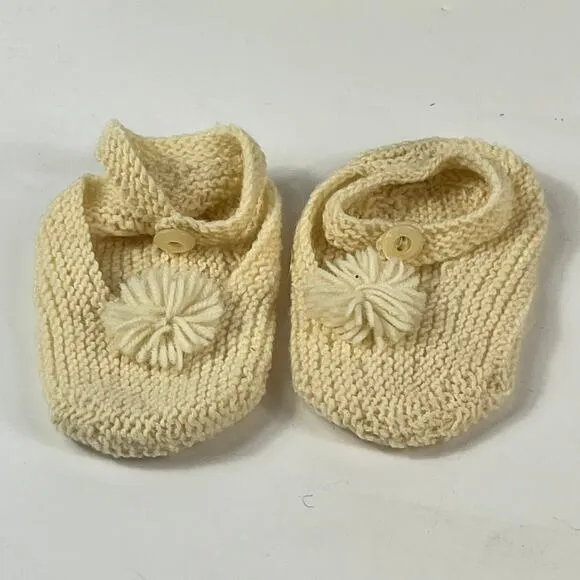 50s Handmade Infant Baby Booties Cream Pom Crochet Gift Box Newborn Keepsake Vtg