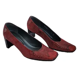 80s Vintage Stuart Weitzman Cherry Red Snakeskin Embossed Leather Heels Size 6