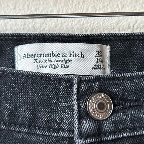 A&amp;F Ultra High Rise Ankle Straight Jean Charcoal Black Sz 14
