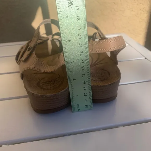 Abeo Biosystem tan leather sandals size 9N