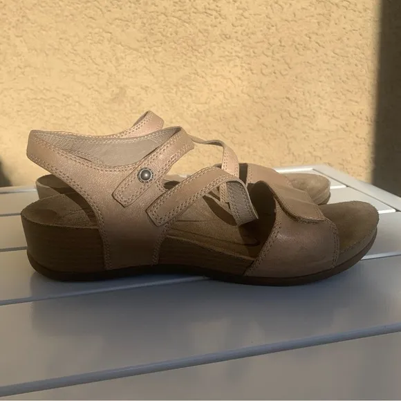 Abeo Biosystem tan leather sandals size 9N