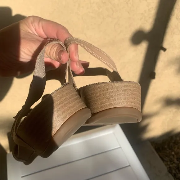 Abeo Biosystem tan leather sandals size 9N