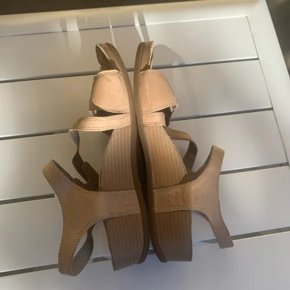 Abeo Biosystem tan leather sandals size 9N