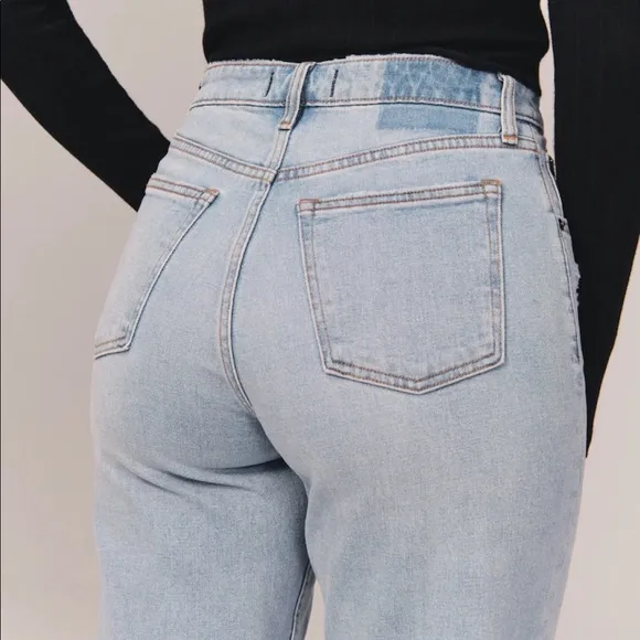 ABERCROMBIE Curve Love Ultra High Rise Ankle Straight Jean