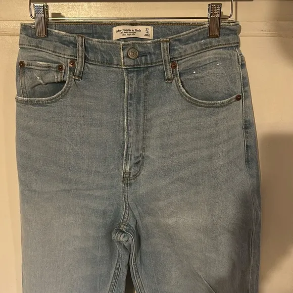 ABERCROMBIE Curve Love Ultra High Rise Ankle Straight Jean