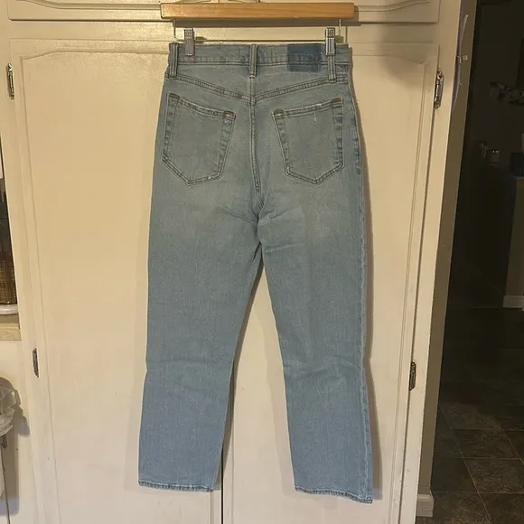 ABERCROMBIE Curve Love Ultra High Rise Ankle Straight Jean