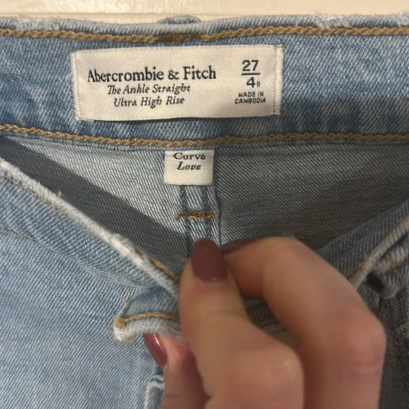 ABERCROMBIE Curve Love Ultra High Rise Ankle Straight Jean