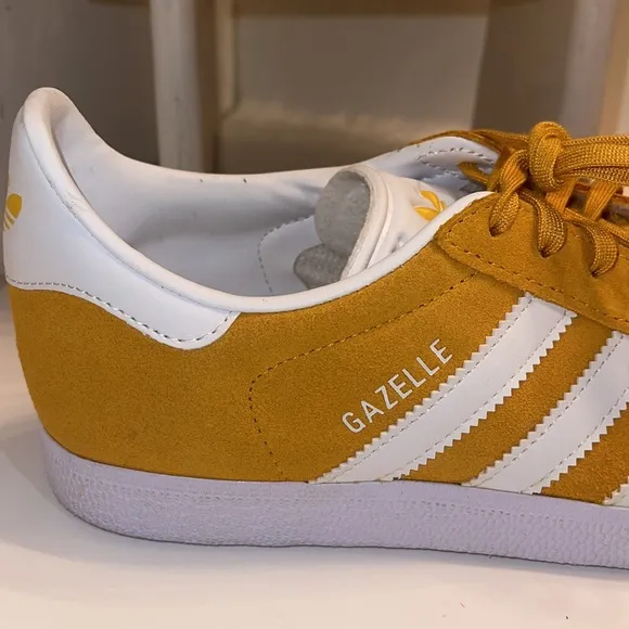 Adidas Gazelle Crew Yellow FX5497 size 7 Men’s Suede upper old school sneaker.