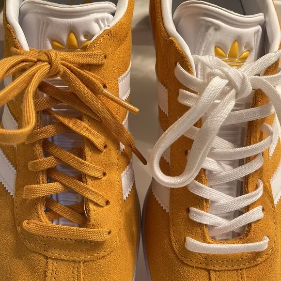 Adidas Gazelle Crew Yellow FX5497 size 7 Men’s Suede upper old school sneaker.