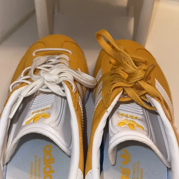 Adidas Gazelle Crew Yellow FX5497 size 7 Men’s Suede upper old school sneaker.