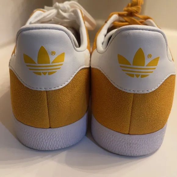 Adidas Gazelle Crew Yellow FX5497 size 7 Men’s Suede upper old school sneaker.