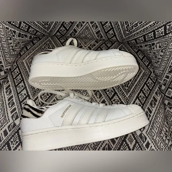 adidas Originals Womens 6.5 Superstar Bold Zebra Lace Up Sneakers