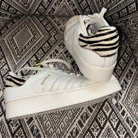adidas Originals Womens 6.5 Superstar Bold Zebra Lace Up Sneakers