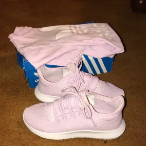 Adidas (Tubular Shadow) shoes &amp; top💝
