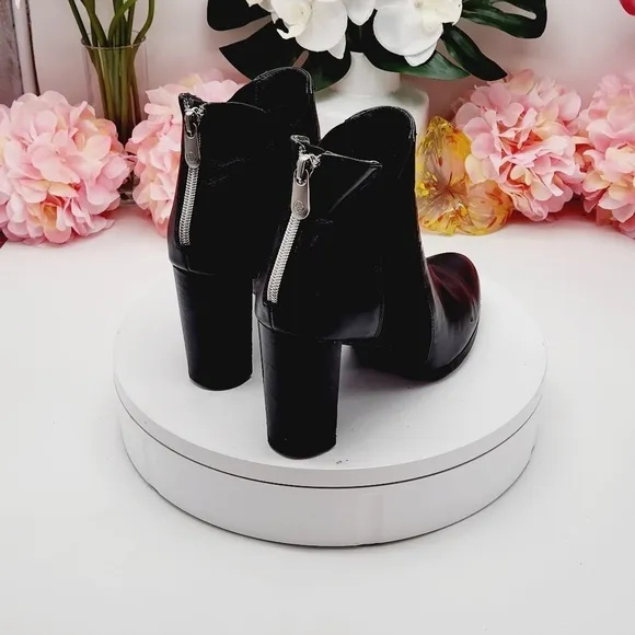 Adrienne Vittadini EUC Trinie Black Boots Women’s Size 8 Chunky Heel Booties.