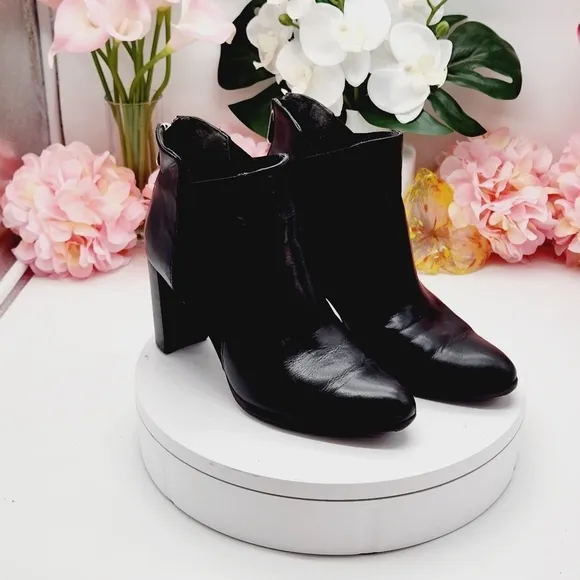 Adrienne Vittadini EUC Trinie Black Boots Women’s Size 8 Chunky Heel Booties.