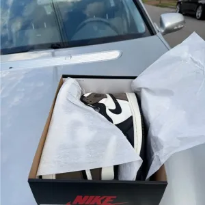 Air Jordan 1 Mocha Deadstock ~ Nike Jordan Athletic Shoes