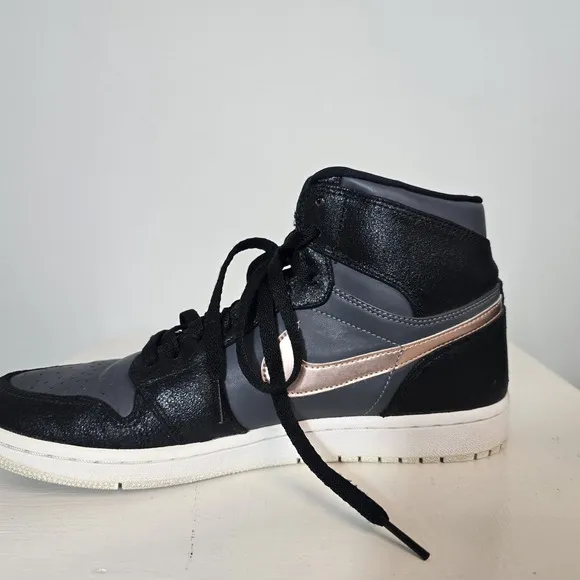 Air Jordan 1 Retro High GS 'Black Metallic Red Bronze 2018 Mens Size 10