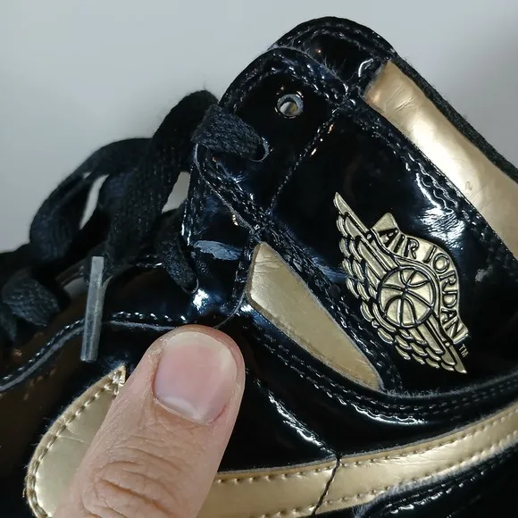 Air Jordan 1 Retro High OG Nike Shoes Black Metallic Gold Shiny Size 6.5 Y -SH2
