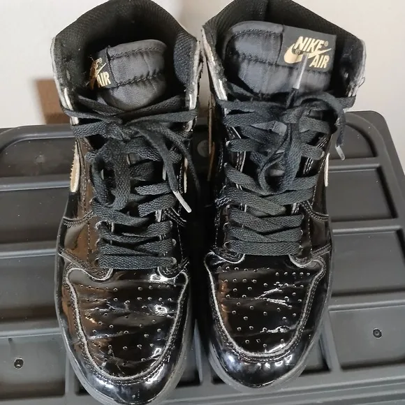 Air Jordan 1 Retro High OG Nike Shoes Black Metallic Gold Shiny Size 6.5 Y -SH2