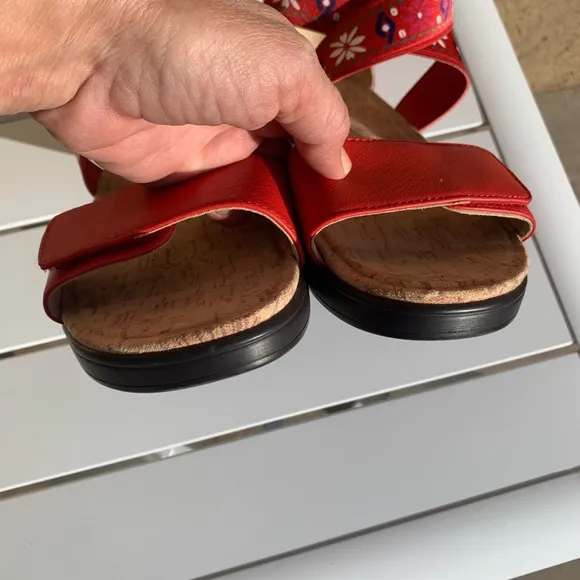 Alegria red sandals elastic straps size 10.5-11 ( European 41)