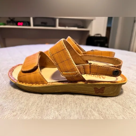 ALEGRIA Verona Engraver Sz 37 US 7-7.5 Tan Plaid Sandals Adj Straps