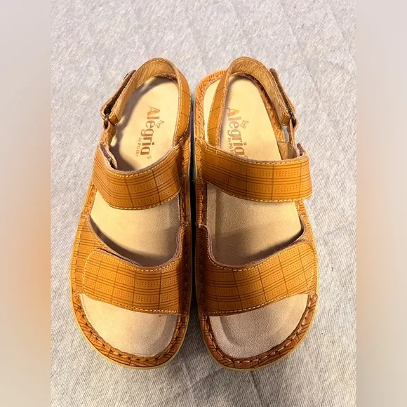 ALEGRIA Verona Engraver Sz 37 US 7-7.5 Tan Plaid Sandals Adj Straps