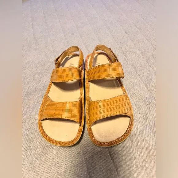ALEGRIA Verona Engraver Sz 37 US 7-7.5 Tan Plaid Sandals Adj Straps