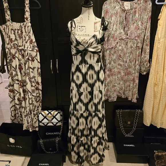 Alice   Olivia Katara twist-detail maxi dress Spring is  Here! Beautiful Dress!