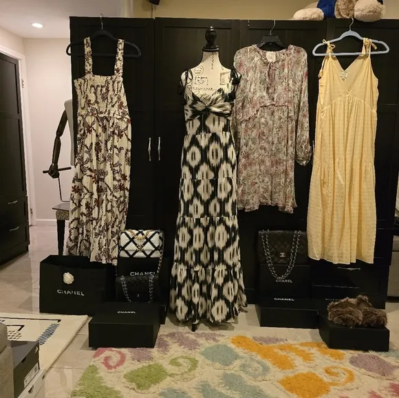 Alice   Olivia Katara twist-detail maxi dress Spring is  Here! Beautiful Dress!