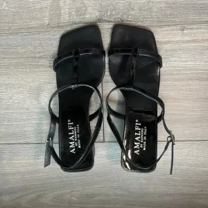 Amalfi black patent leather square