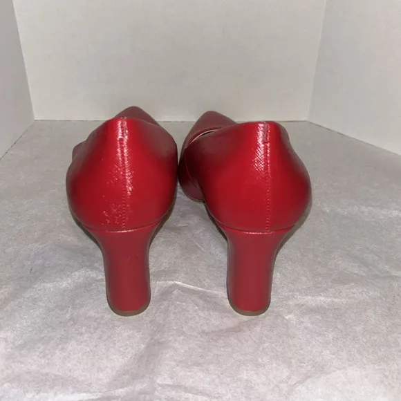 Amelia Grace Red High Heel Shoes Size 7.5M Block Heel Brand New No Box