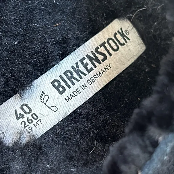 Birkenstock Arizona sherpa fur lined sandals. Great used condition. Size 9.5.