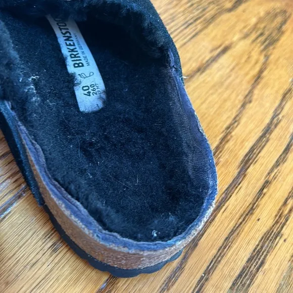 Birkenstock Arizona sherpa fur lined sandals. Great used condition. Size 9.5.
