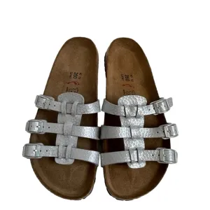 Birki’s by Birkenstock Xenia Silver Sandals Women’s Size 9 Dynamic Footbed