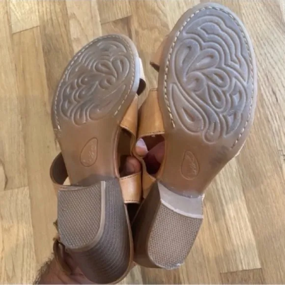 b.o.c. Angulo Tan Leather Sandals Size 7