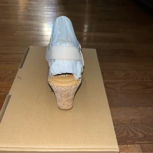 Born Alaina Wedge Sandals Cream Straps &amp; Cork Like Sole Women’s Size 8