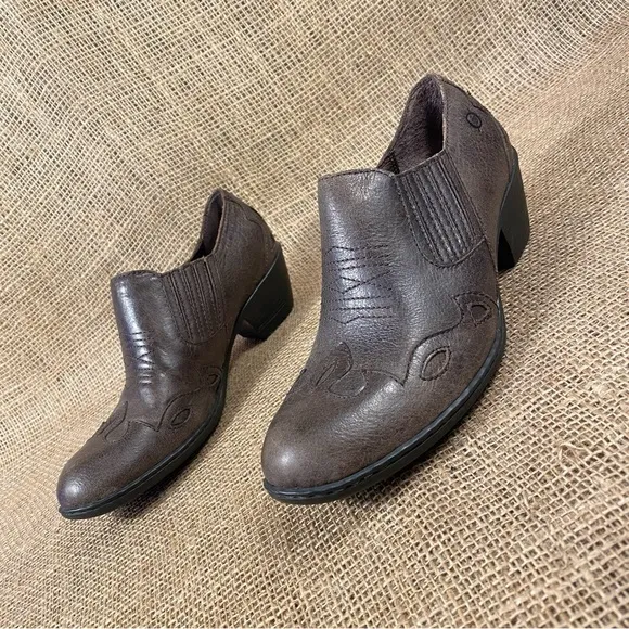Born Booties Boot Brown Leather Ankle Western Slip On  Size 7.5