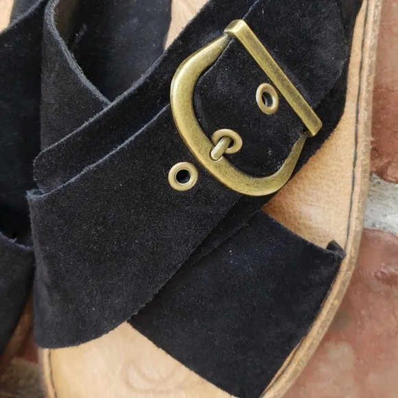 BORN Rio Sandals Women's Size 8 Black Suede Leather Buckle Cross Straps Open Toe