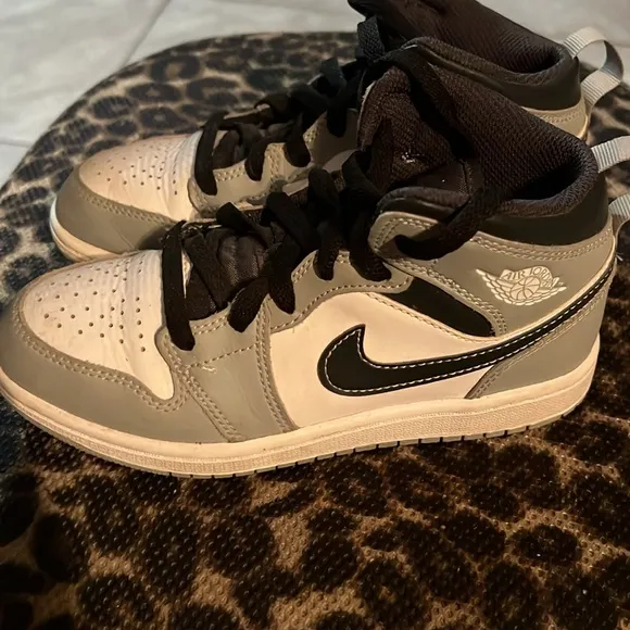 Boys shoes size 1