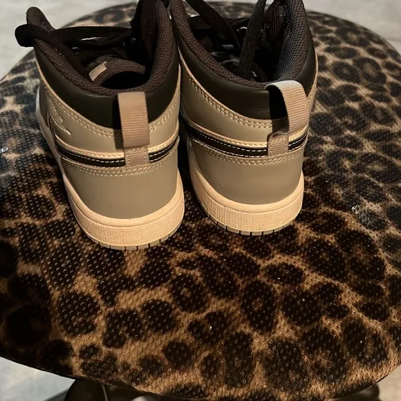 Boys shoes size 1