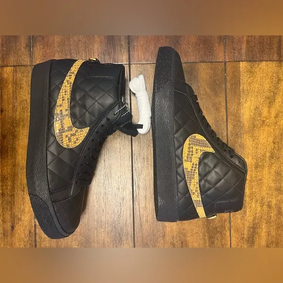 Brand new 2022 Supreme x Zoom Blazer Mid QS SB 'Black Snakeskin'