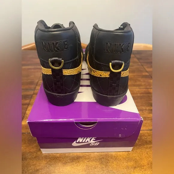 Brand new 2022 Supreme x Zoom Blazer Mid QS SB 'Black Snakeskin'