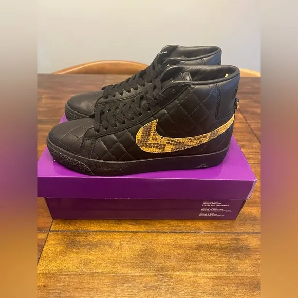 Brand new 2022 Supreme x Zoom Blazer Mid QS SB 'Black Snakeskin'