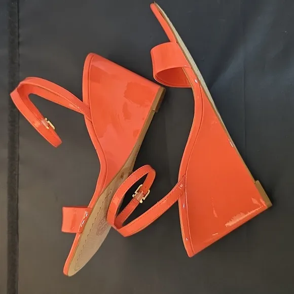 BRAND NEW VINCE CAMUTO JEFANY  ANKLE STRAP WEDGE SANDAL (WOMEN)