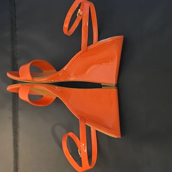 BRAND NEW VINCE CAMUTO JEFANY  ANKLE STRAP WEDGE SANDAL (WOMEN)