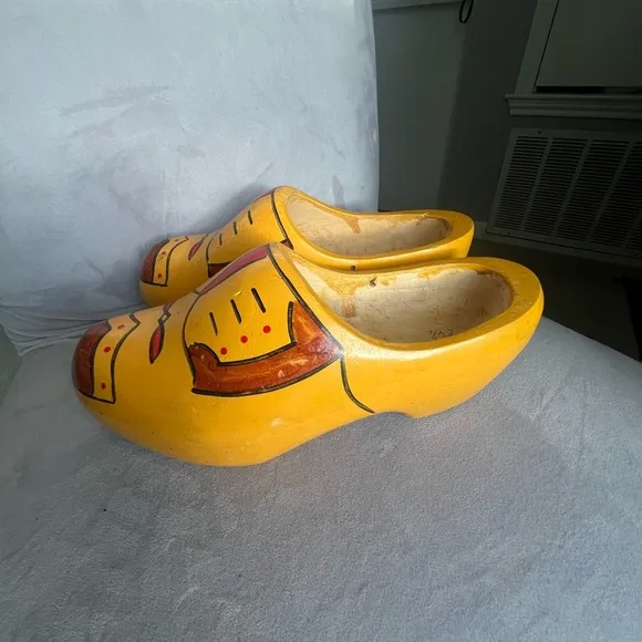 Brand New Vintage Swedish Hand carved and hand painted Wooden Shoes Sz 24.5