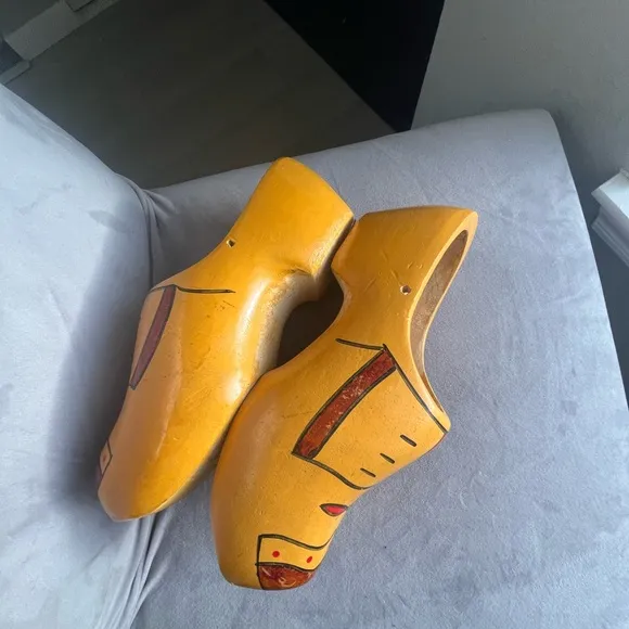 Brand New Vintage Swedish Hand carved and hand painted Wooden Shoes Sz 24.5