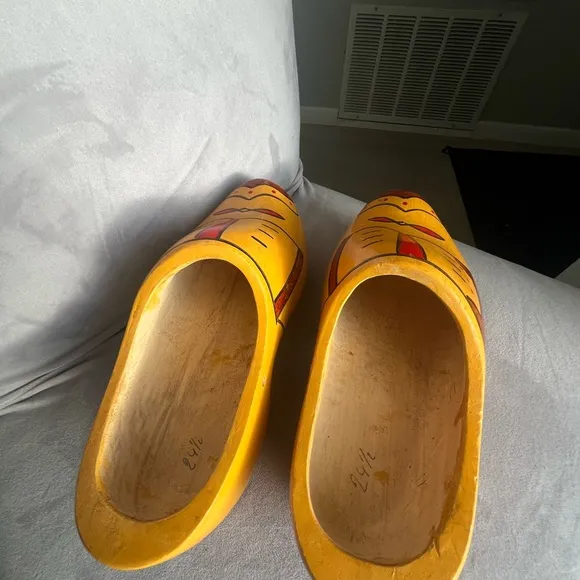 Brand New Vintage Swedish Hand carved and hand painted Wooden Shoes Sz 24.5